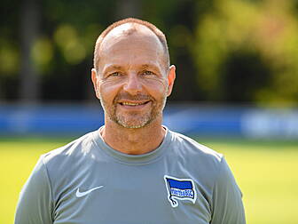 Hertha Berlin sack goalkeeping...